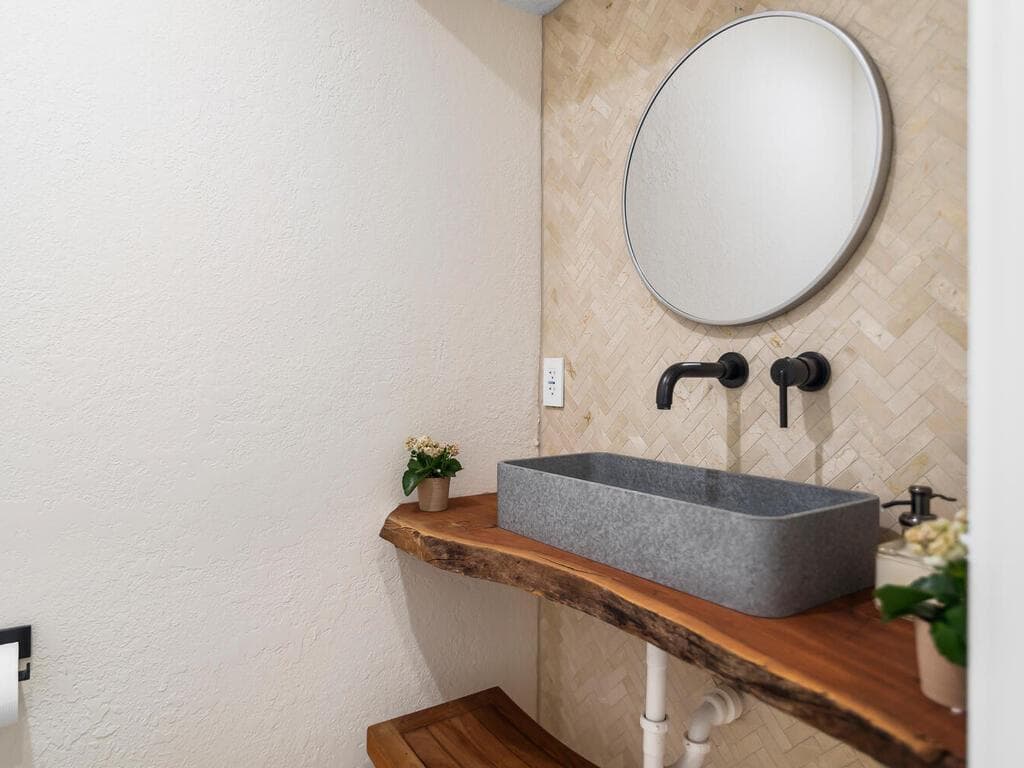 7820 Hawthorne Avenue, Miami Beach FL 33141 — 23