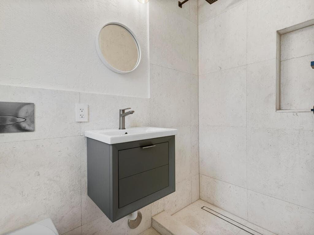 7820 Hawthorne Avenue, Miami Beach FL 33141 — 27