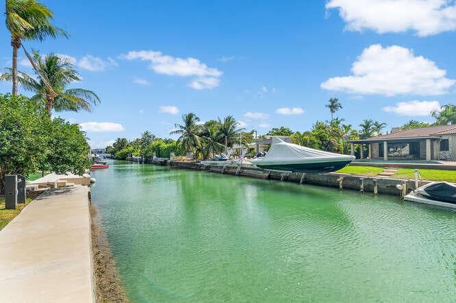 7820 Hawthorne Avenue, Miami Beach FL 33141 — 52