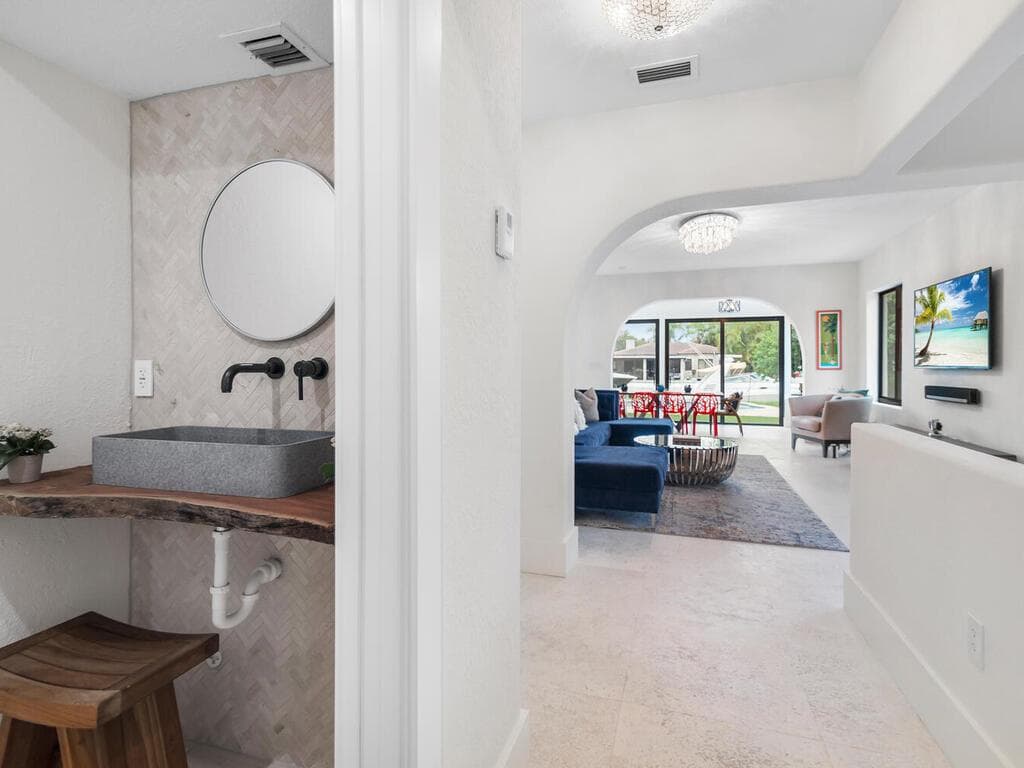 7820 Hawthorne Avenue, Miami Beach FL 33141 — 22