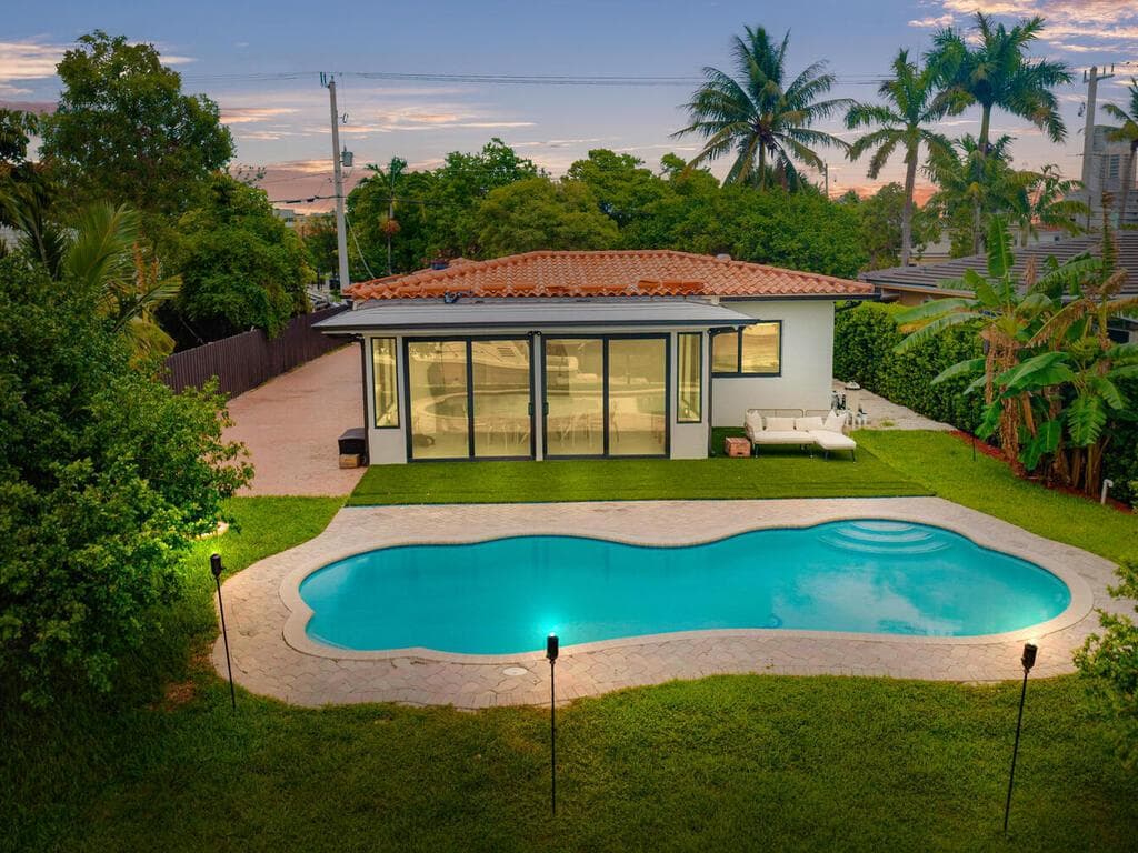 7820 Hawthorne Avenue, Miami Beach FL 33141 — 49