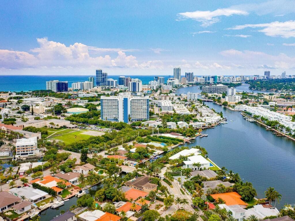 7820 Hawthorne Avenue, Miami Beach FL 33141 — 33