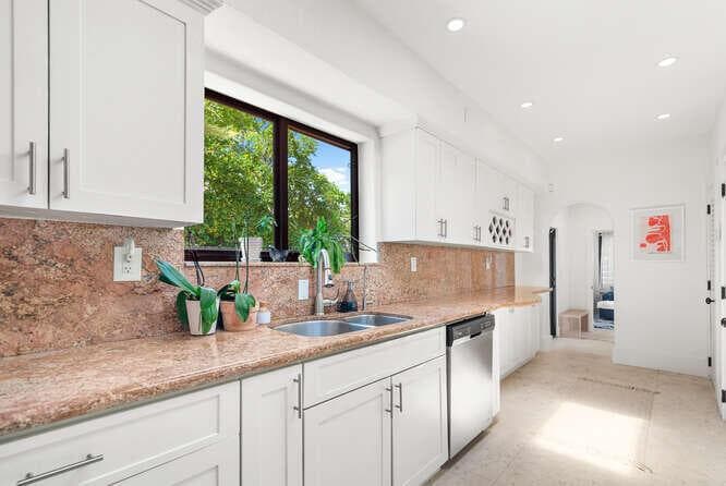 7820 Hawthorne Avenue, Miami Beach FL 33141 — 40