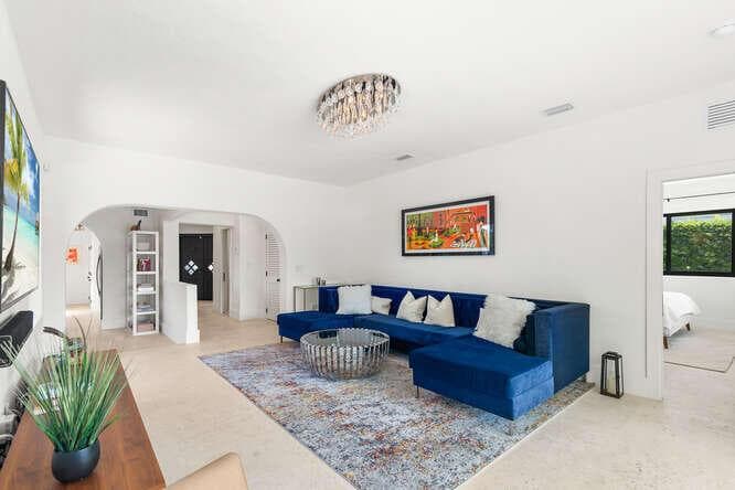 7820 Hawthorne Avenue, Miami Beach FL 33141 — 4