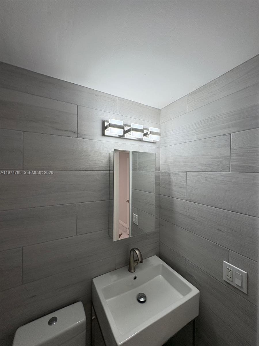 510 Santander Ave # 1, Coral Gables FL 33134 — 17
