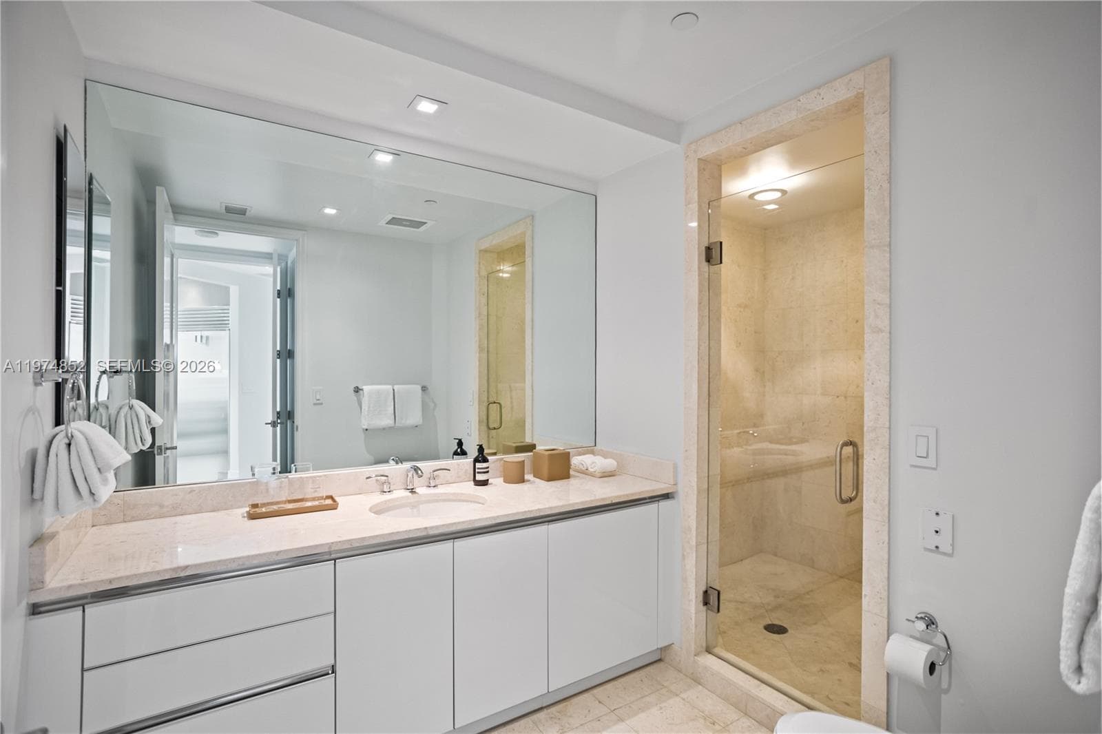 16051 Collins Ave # 3202, Sunny Isles Beach FL 33160 — 16