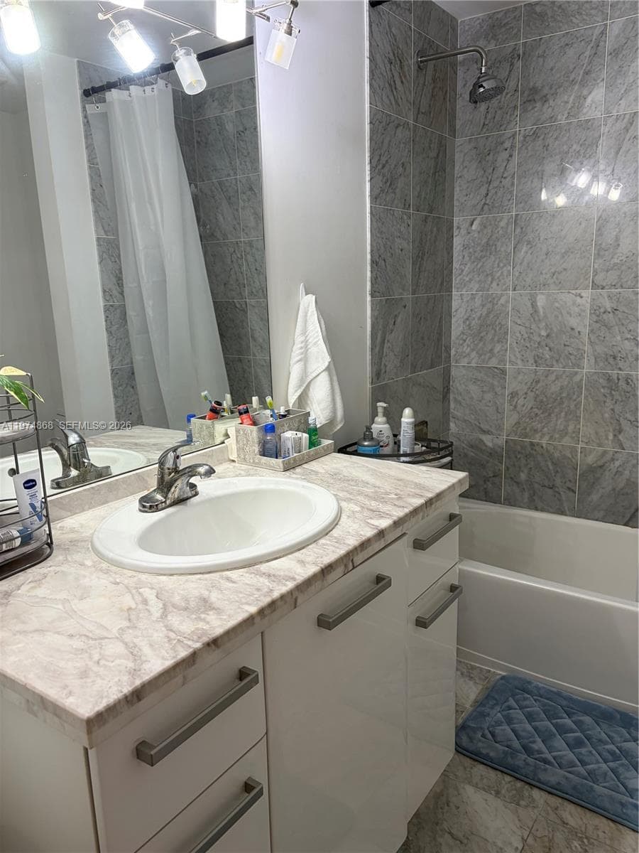 244 Biscayne Blvd # 341, Miami FL 33132 — 16