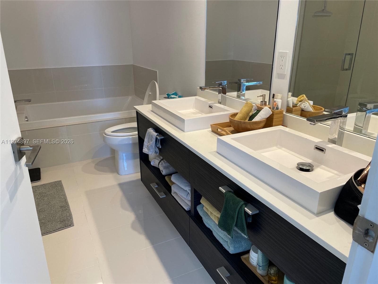 45 SW 9th St # 1206, Miami FL 33130 — 22