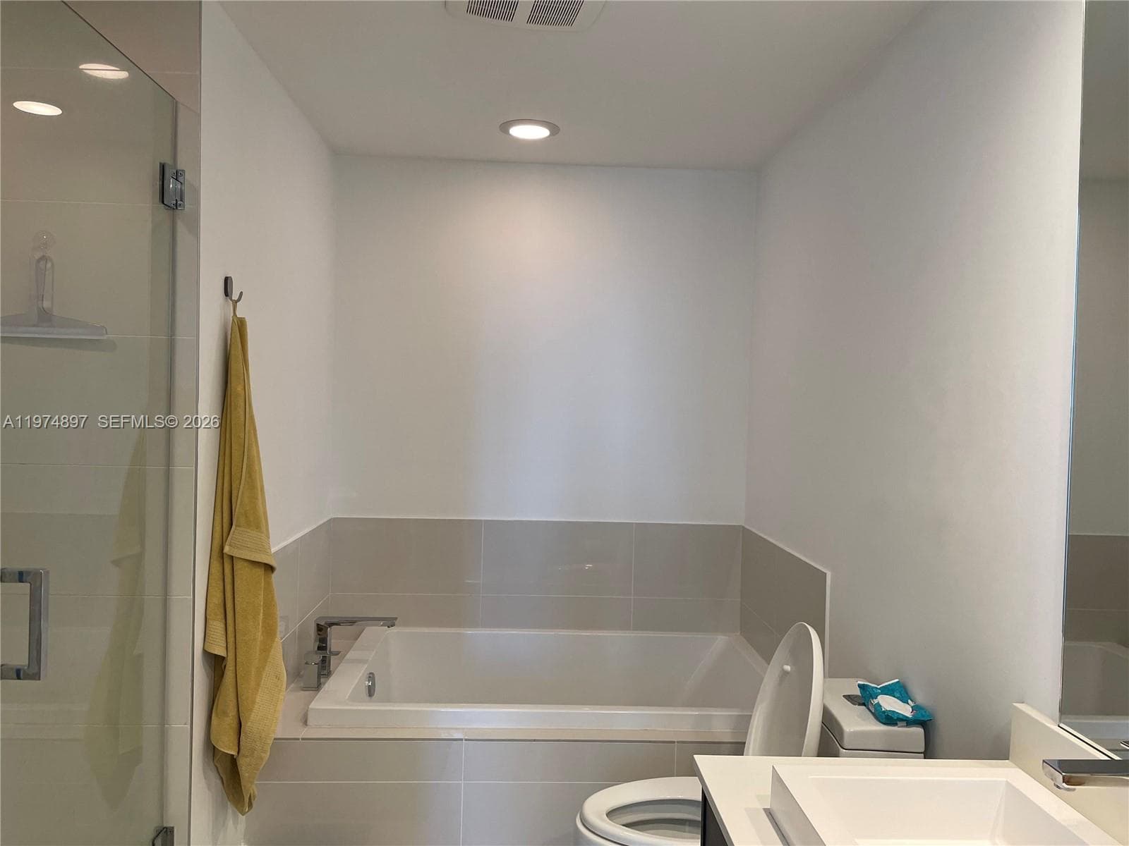 45 SW 9th St # 1206, Miami FL 33130 — 21