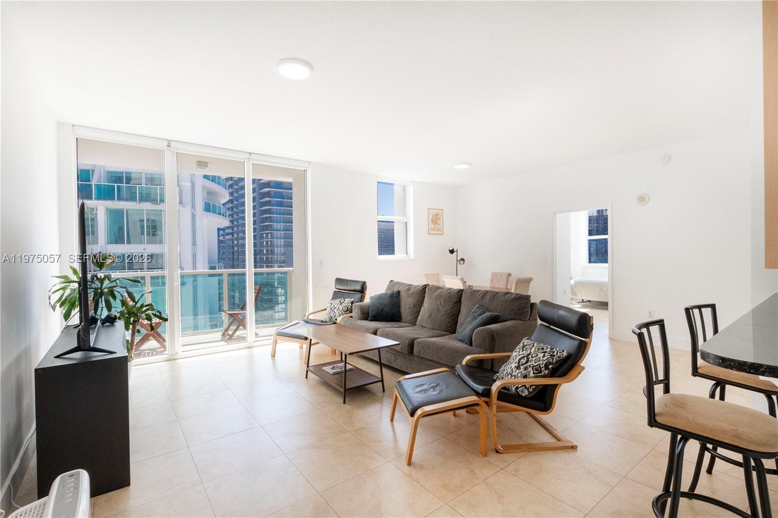 31 SE 5th St # 4121, Miami FL 33131 — 1