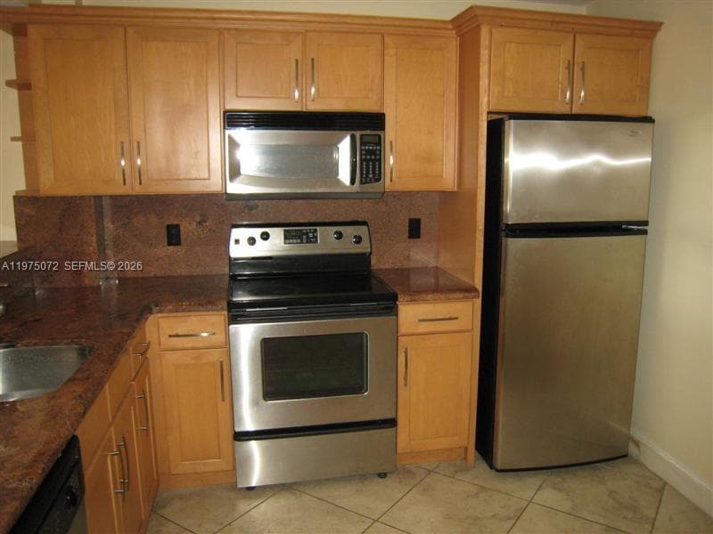 7722 Camino Real # E301, Miami FL 33143 — 1