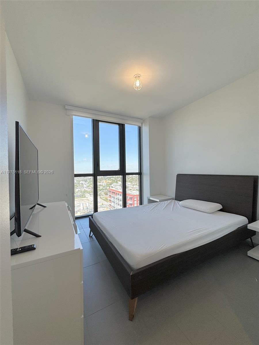 1600 NE 1st Ave # 2210, Miami FL 33132 — 6
