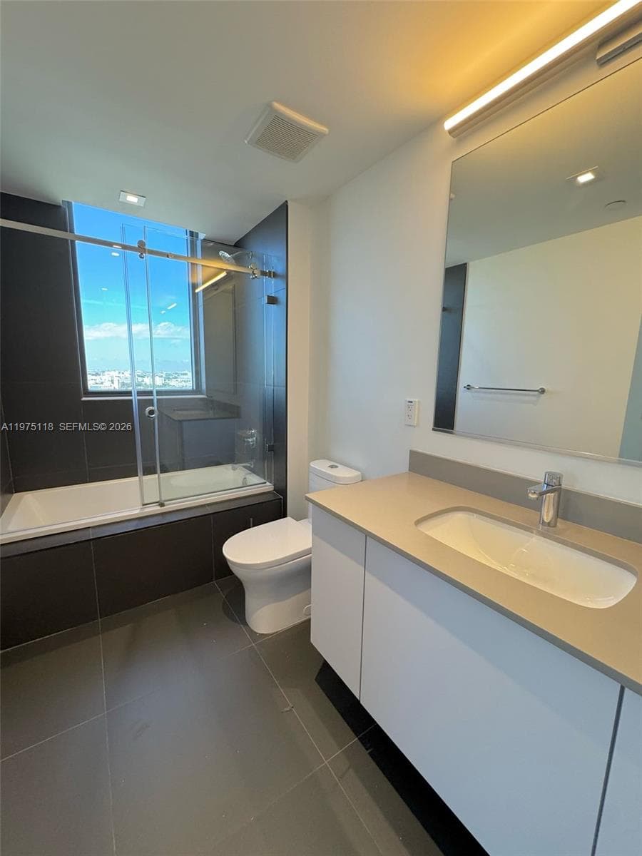 1600 NE 1st Ave # 2210, Miami FL 33132 — 12