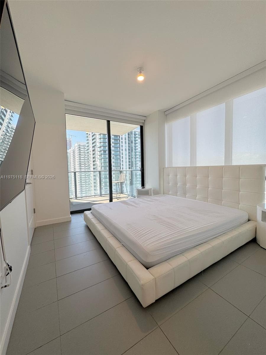1600 NE 1st Ave # 2210, Miami FL 33132 — 11