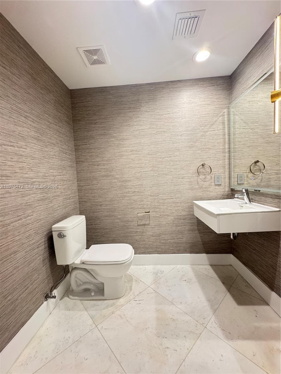17301 Biscayne Blvd # 611, North Miami Beach FL 33160 — 15