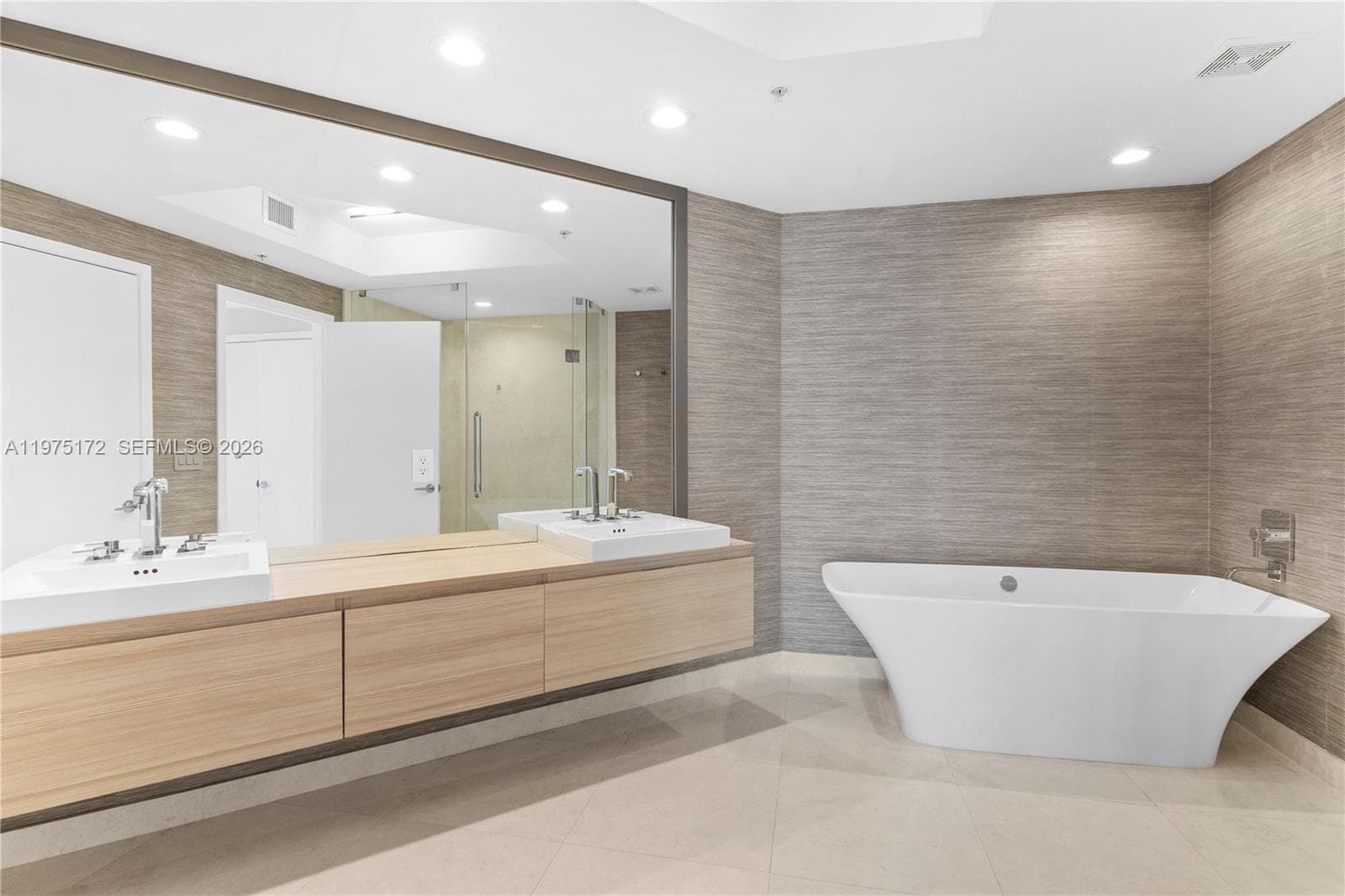 17301 Biscayne Blvd # 611, North Miami Beach FL 33160 — 25