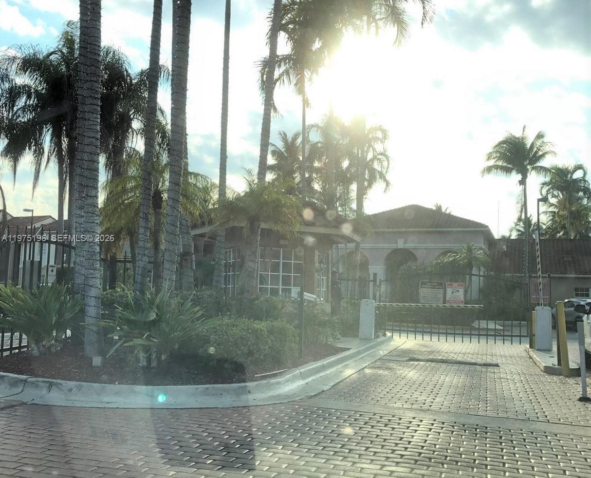 La Hacienda Country Club, Hialeah, FL — 3
