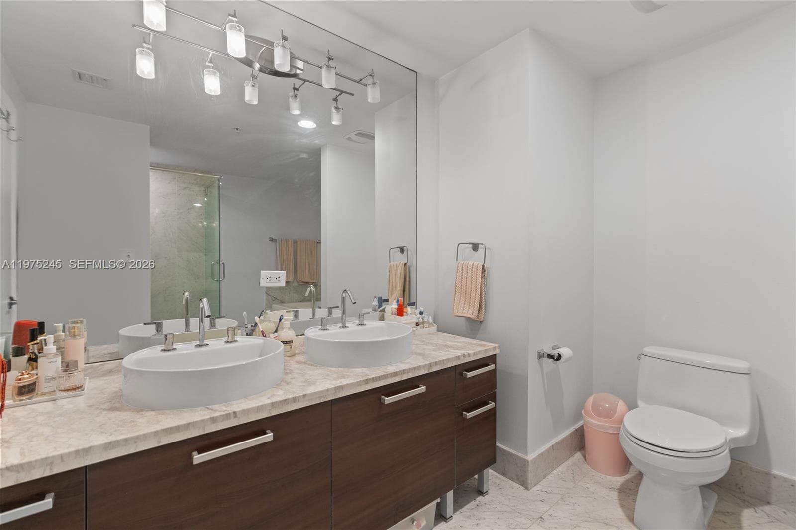 244 Biscayne Blvd # 2410, Miami FL 33132 — 25