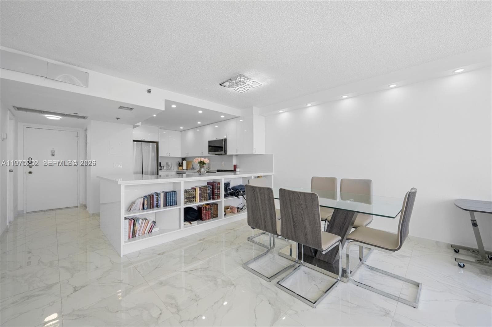 4101 Pine Tree Dr # 919, Miami Beach FL 33140 — 6