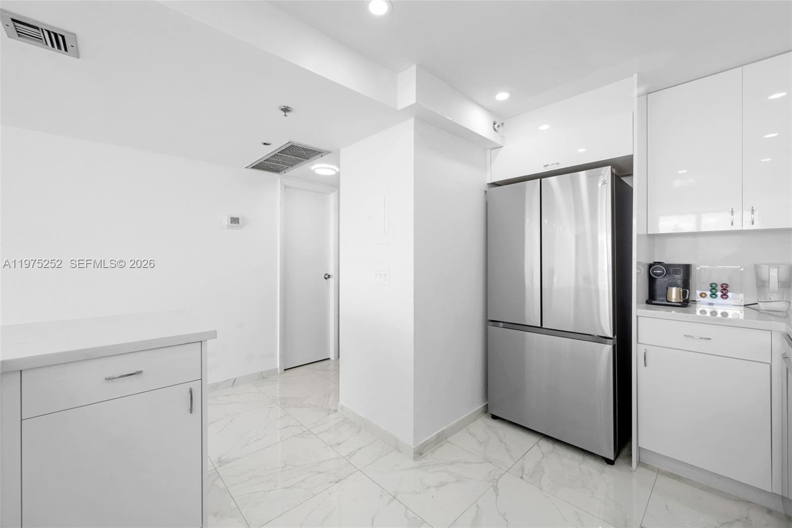 4101 Pine Tree Dr # 919, Miami Beach FL 33140 — 9