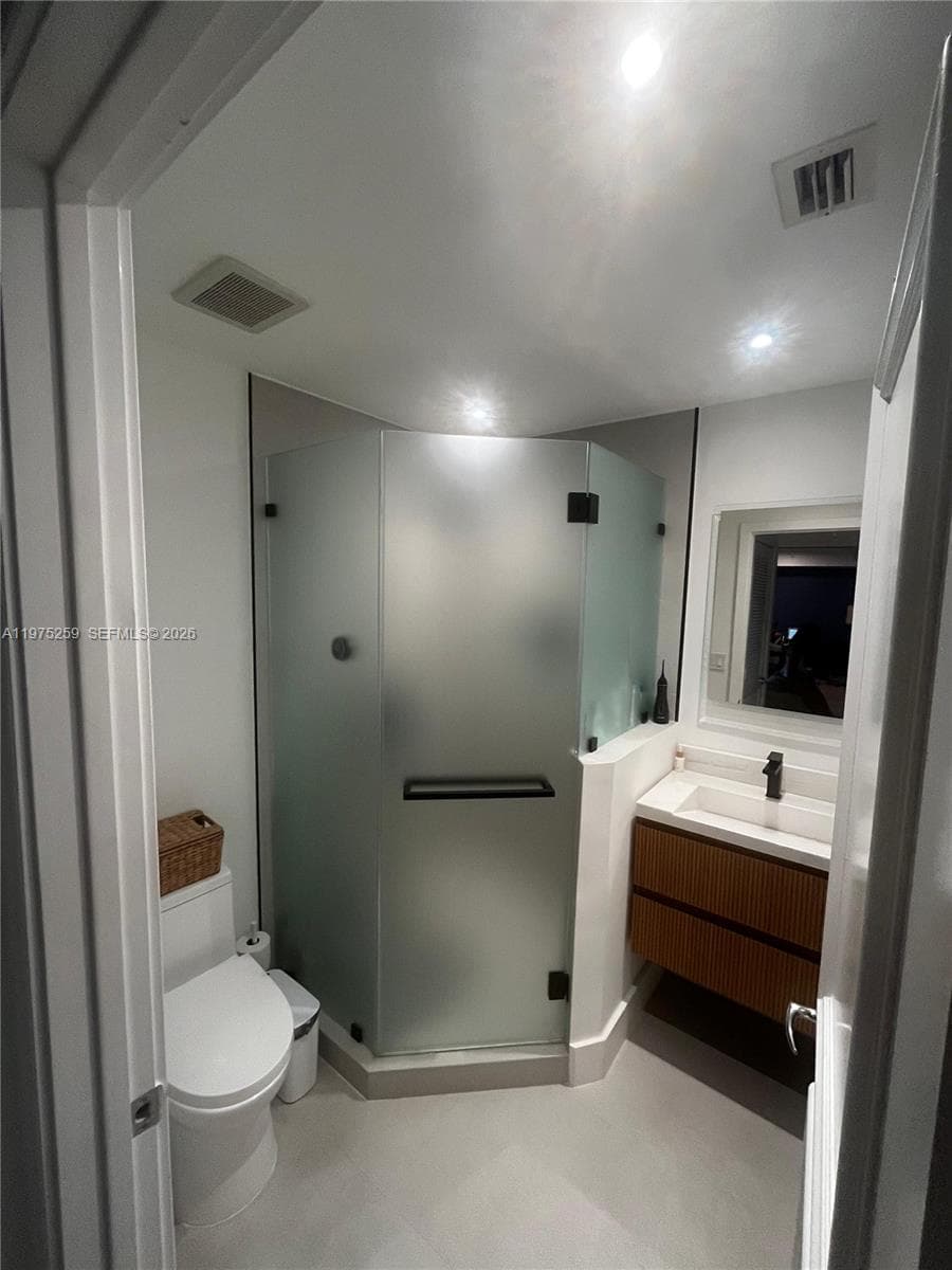 735 Crandon Blvd # 303, Key Biscayne FL 33149 — 19
