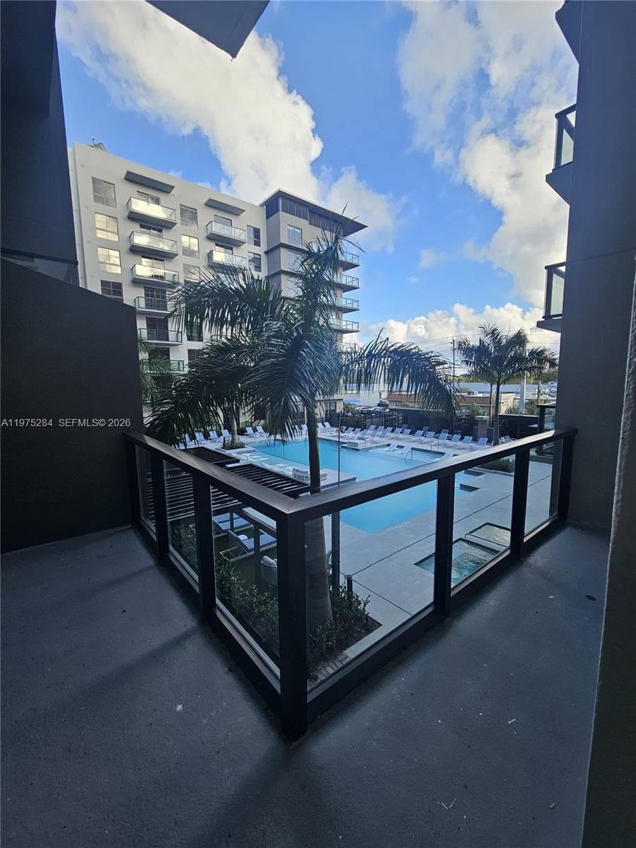 1650 NE 124th St # 621, North Miami FL 33181 — 54