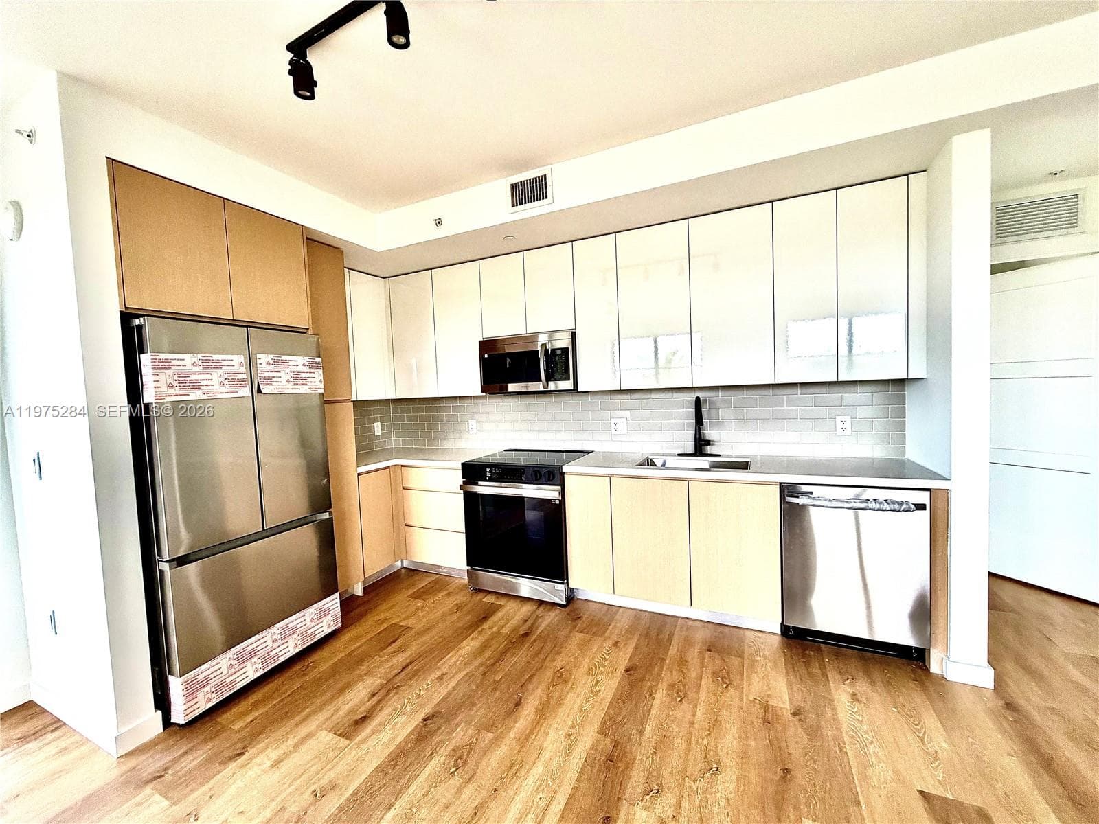 1650 NE 124th St # 621, North Miami FL 33181 — 11