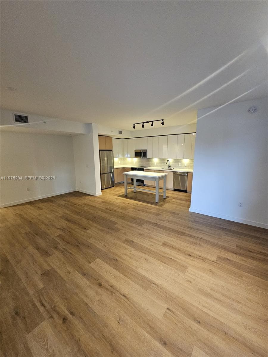 1650 NE 124th St # 621, North Miami FL 33181 — 70