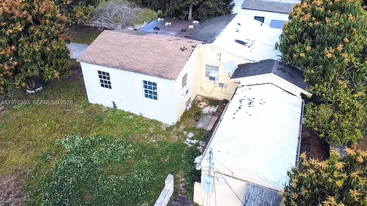 1086 NW 101st St, Miami FL 33150 — 7