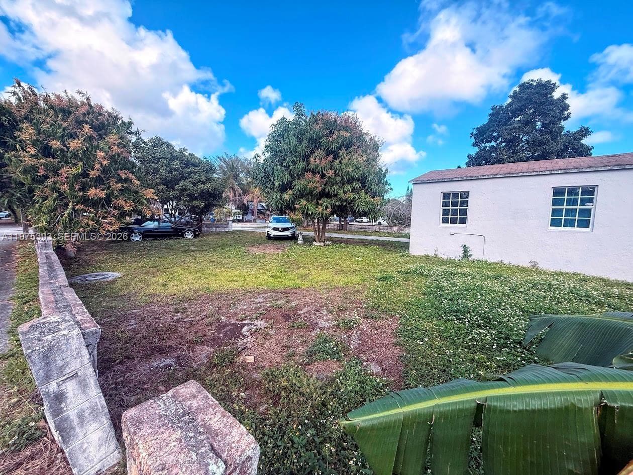 1086 NW 101st St, Miami FL 33150 — 5