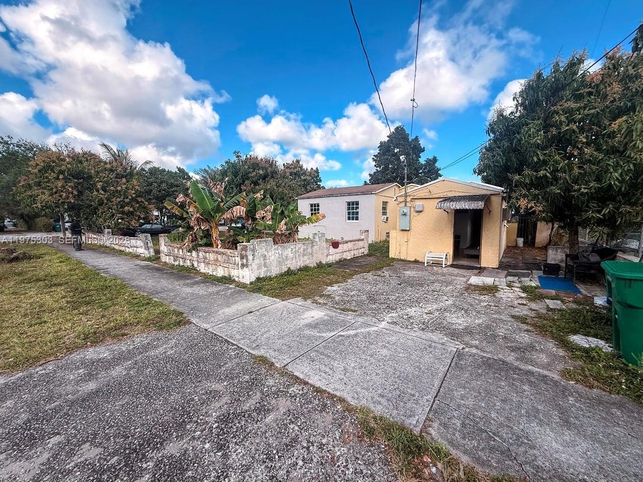1086 NW 101st St, Miami FL 33150 — 4