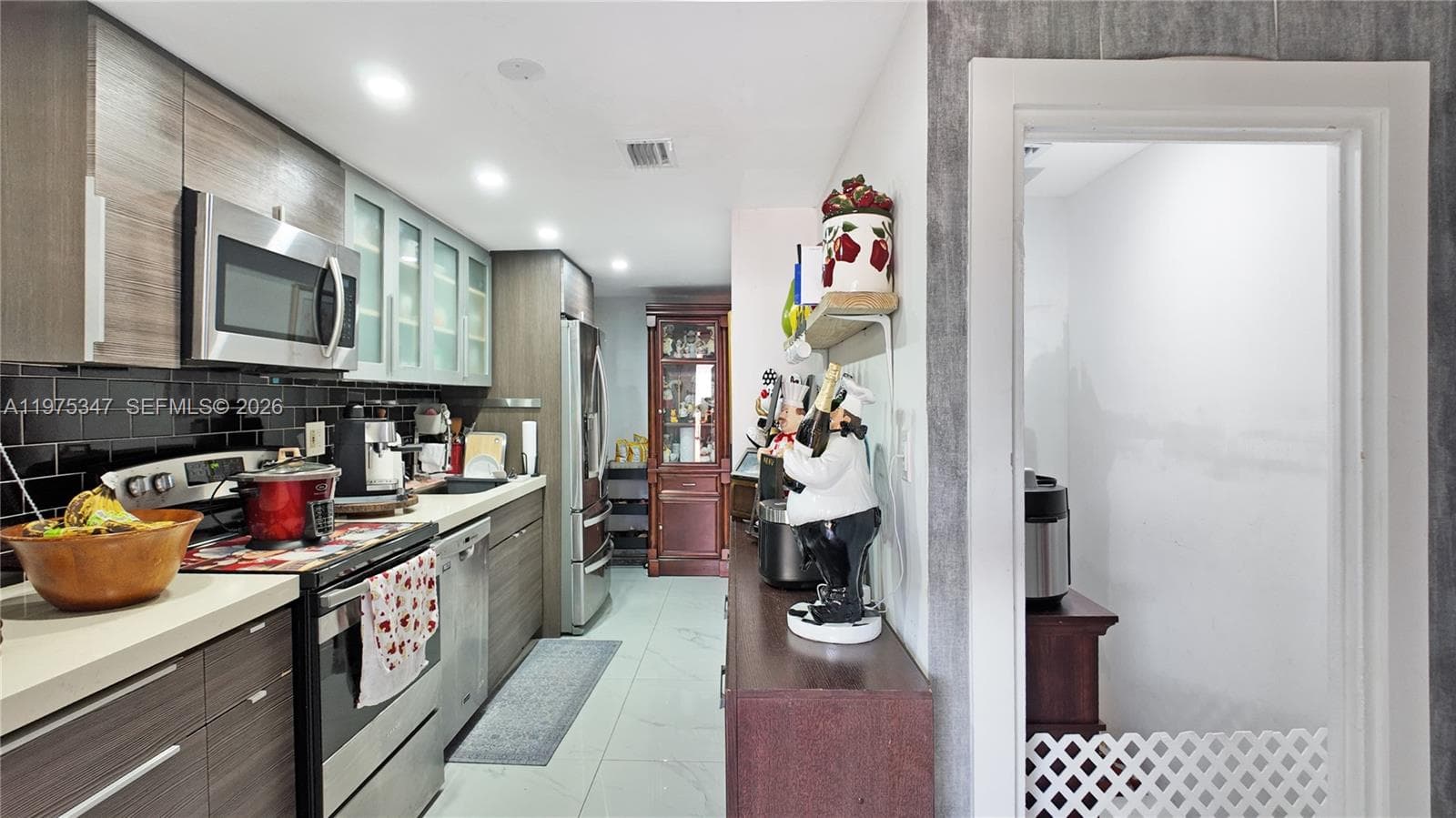 1461 E 7th Ct, Hialeah FL 33010 — 20