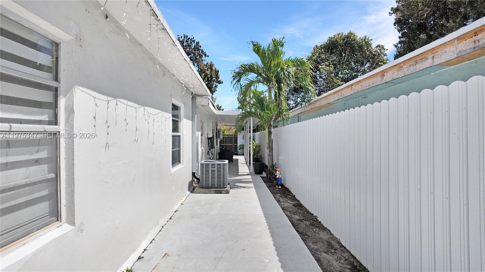 1461 E 7th Ct, Hialeah FL 33010 — 37