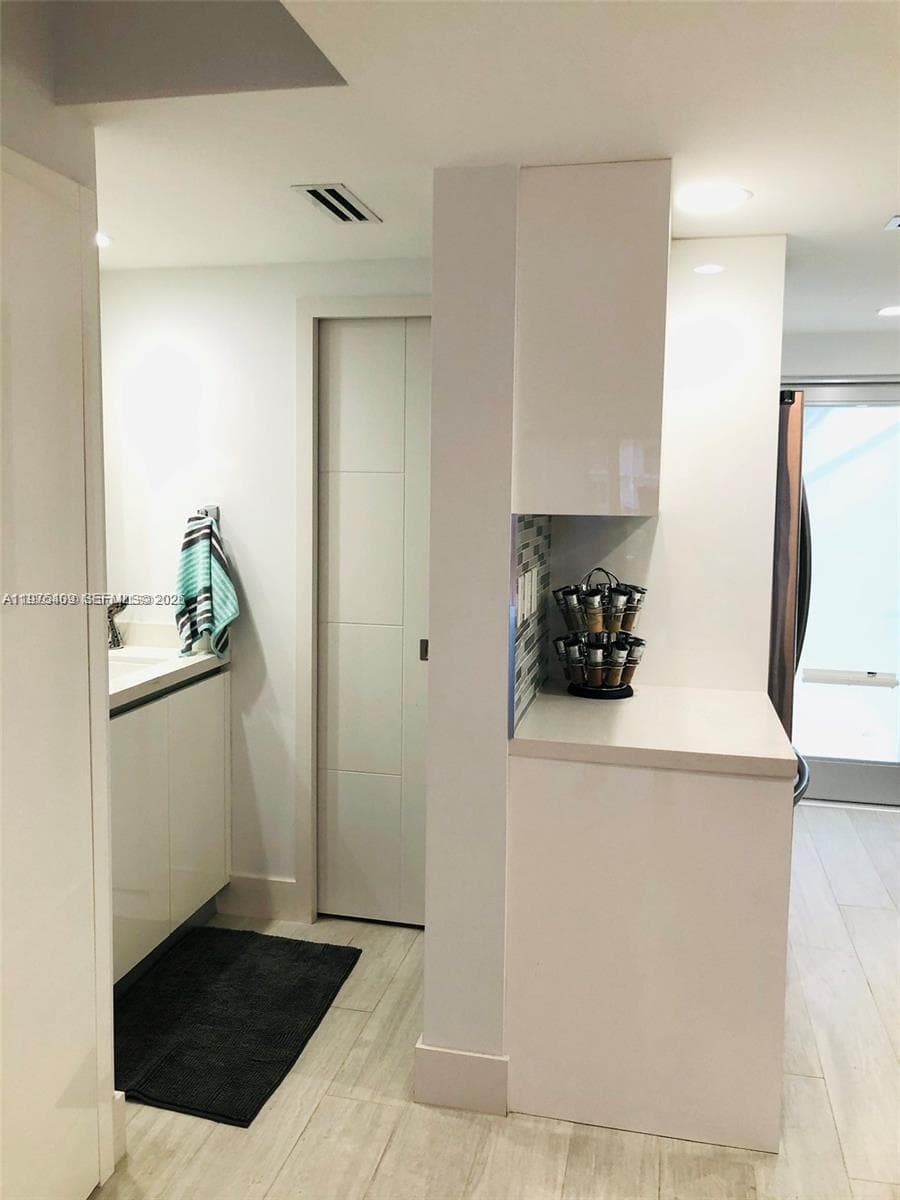 881 Ocean Dr, Key Biscayne FL 33149 — 46