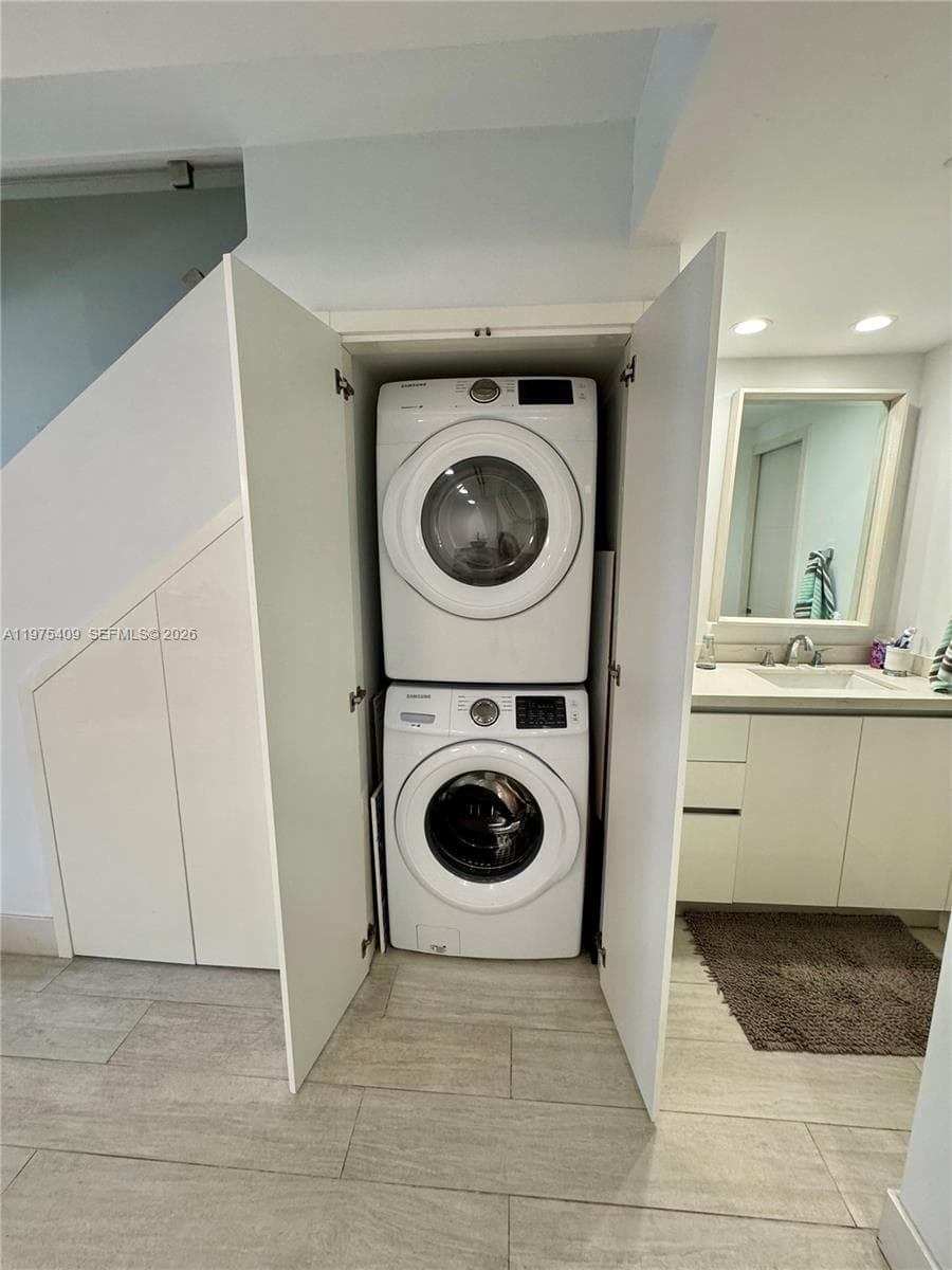 881 Ocean Dr, Key Biscayne FL 33149 — 35