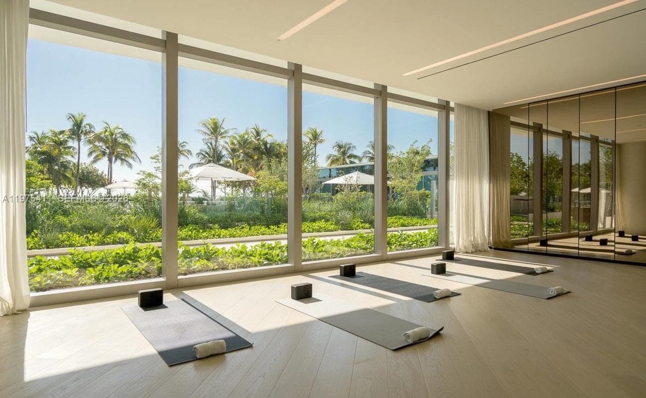 10203 Collins Ave # 1105, Bal Harbour FL 33154 — 44