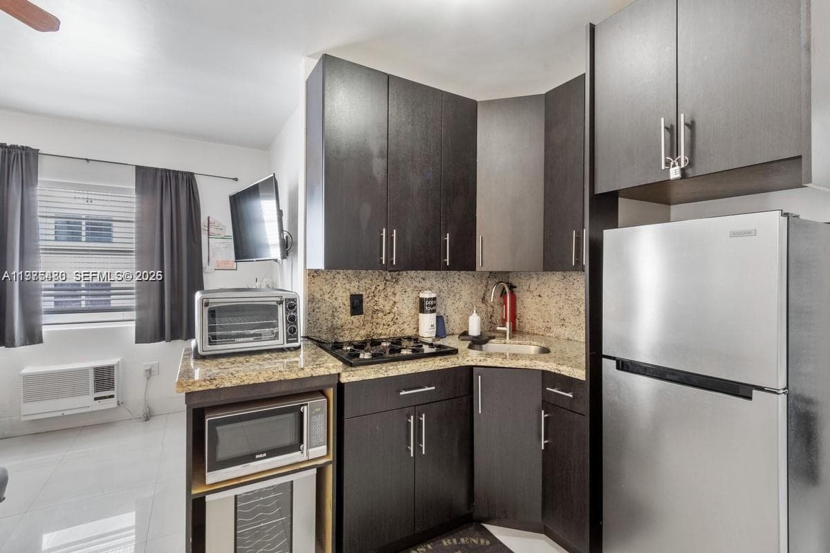 335 Ocean Dr # 310, Miami Beach FL 33139 — 5