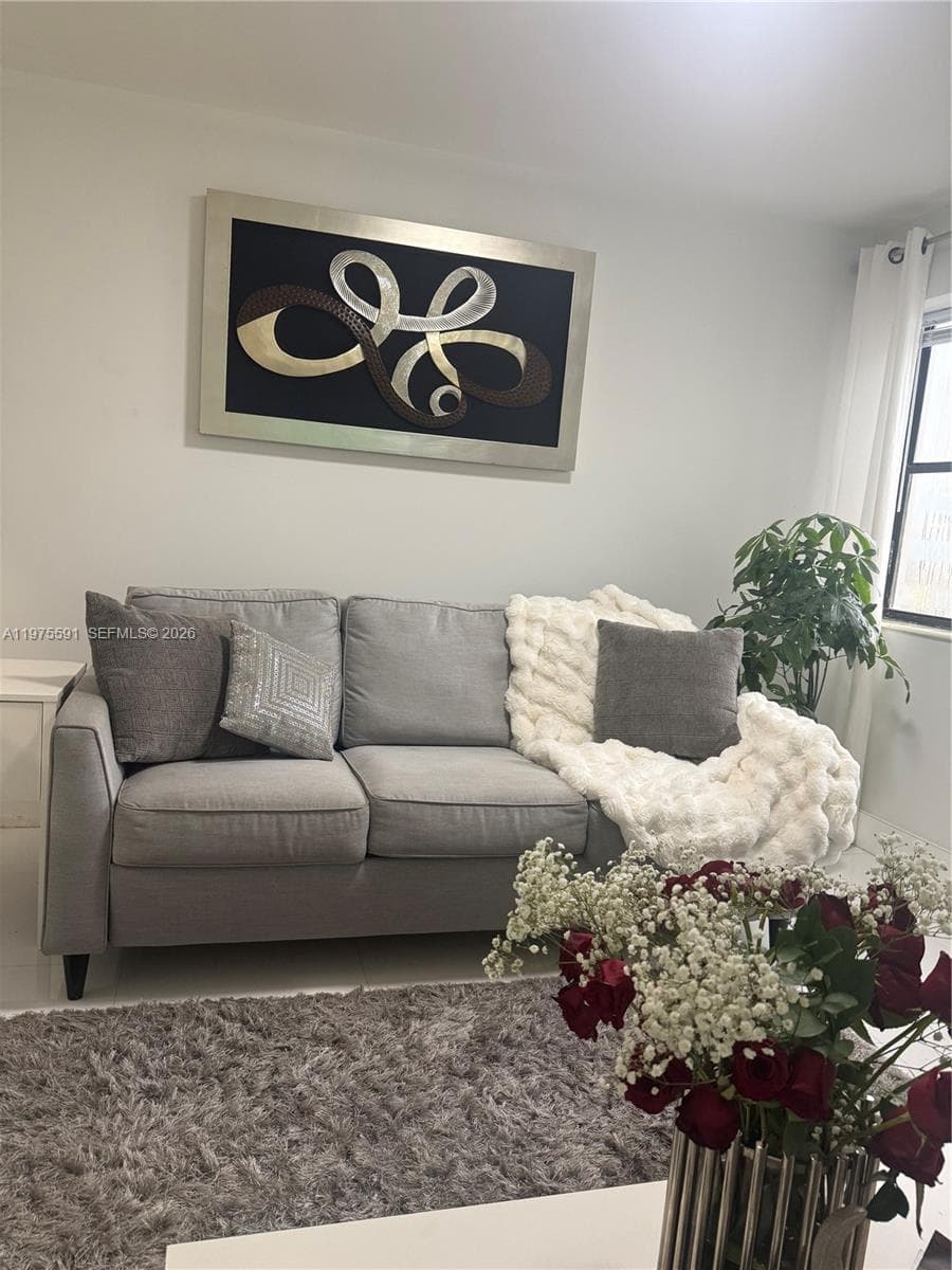 1390 Ocean Dr # 304, Miami Beach FL 33139 — 23