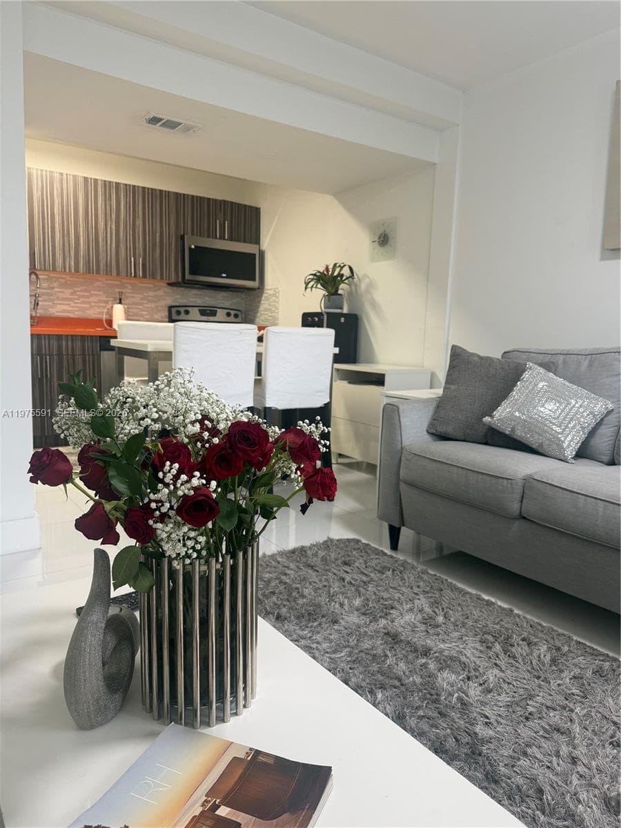 1390 Ocean Dr # 304, Miami Beach FL 33139 — 20