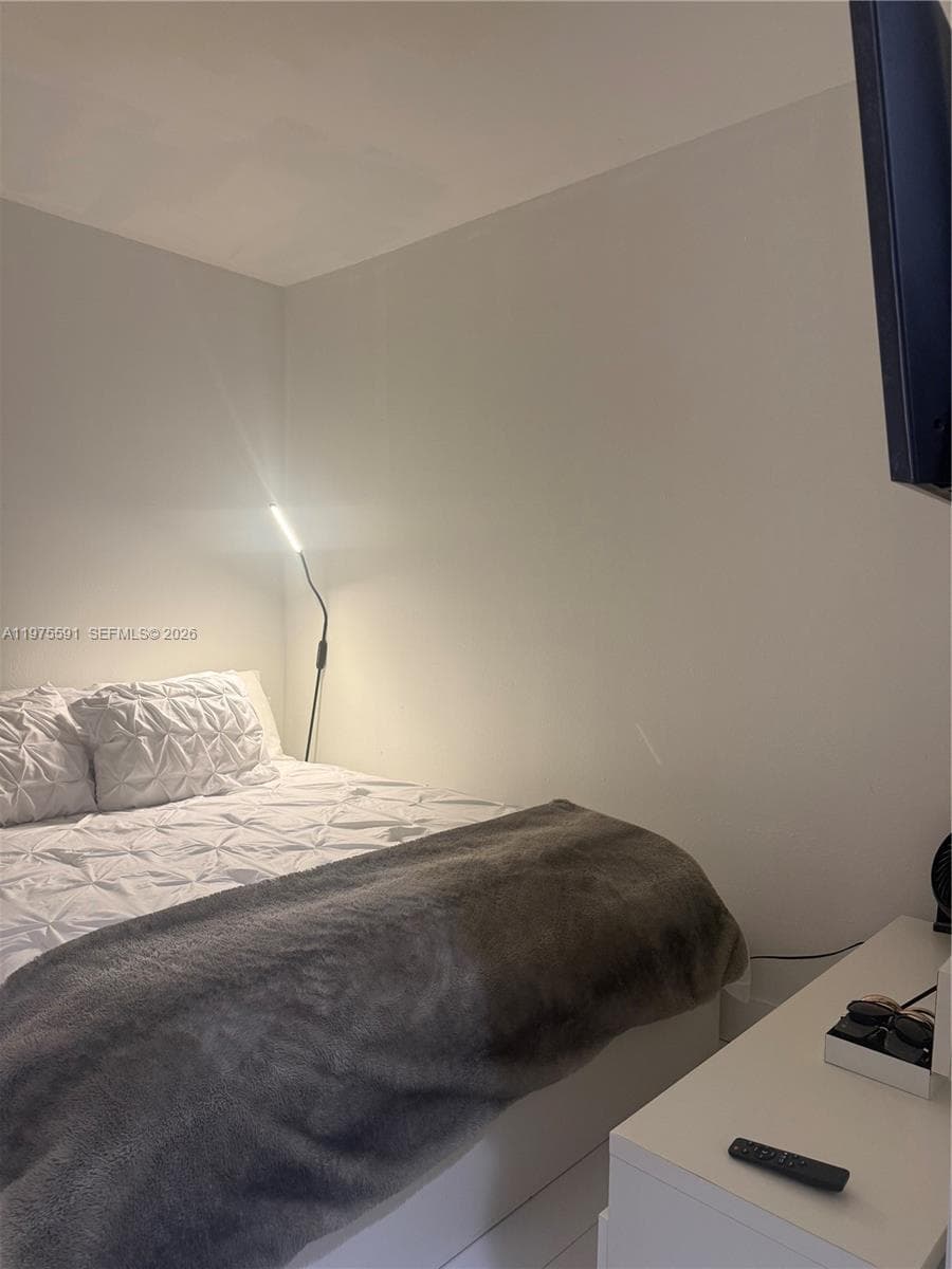 1390 Ocean Dr # 304, Miami Beach FL 33139 — 18