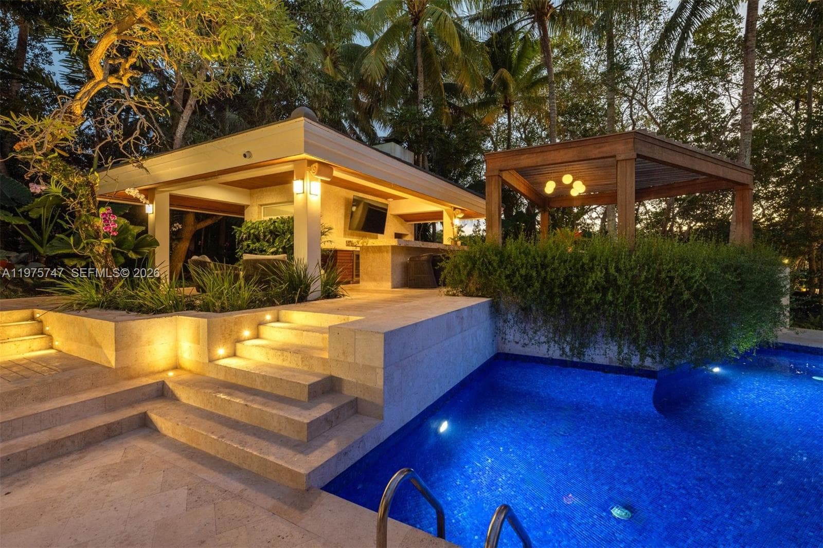 7150 W Lago Dr, Coral Gables FL 33143 — 4