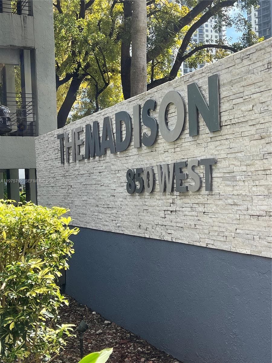850 N Miami Ave # 1808, Miami FL 33136 — 23