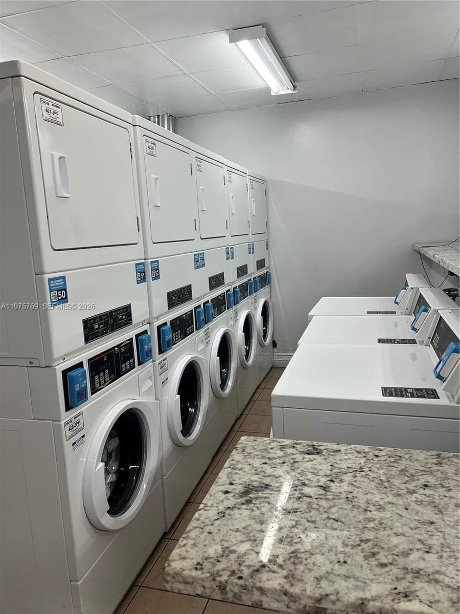 850 N Miami Ave # 1808, Miami FL 33136 — 19