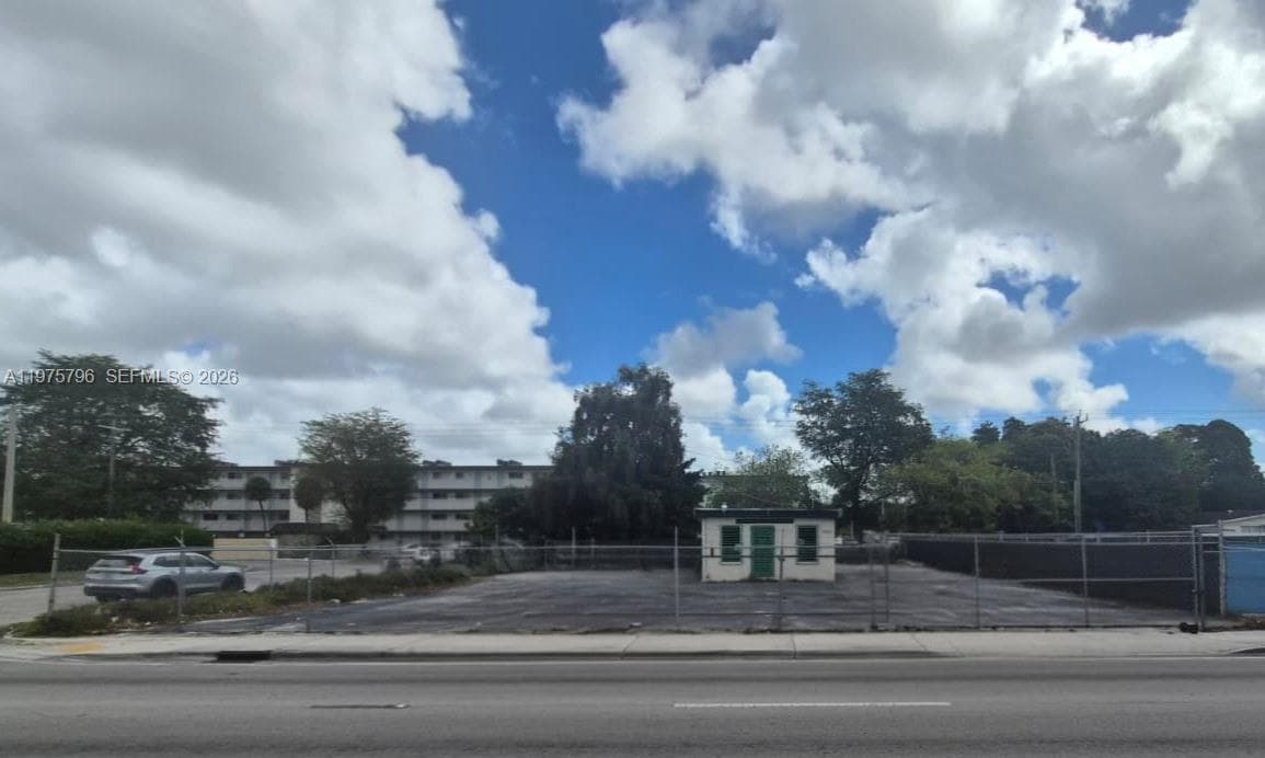 11537 NW 27th Ave, Miami FL 33167 — 4