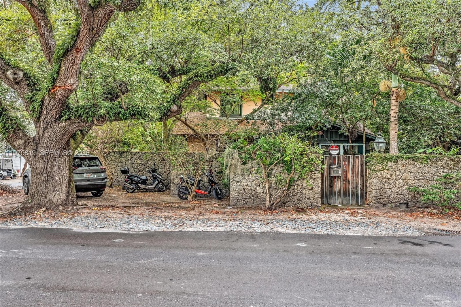 3041 Oak Ave, Miami FL 33133 — 1