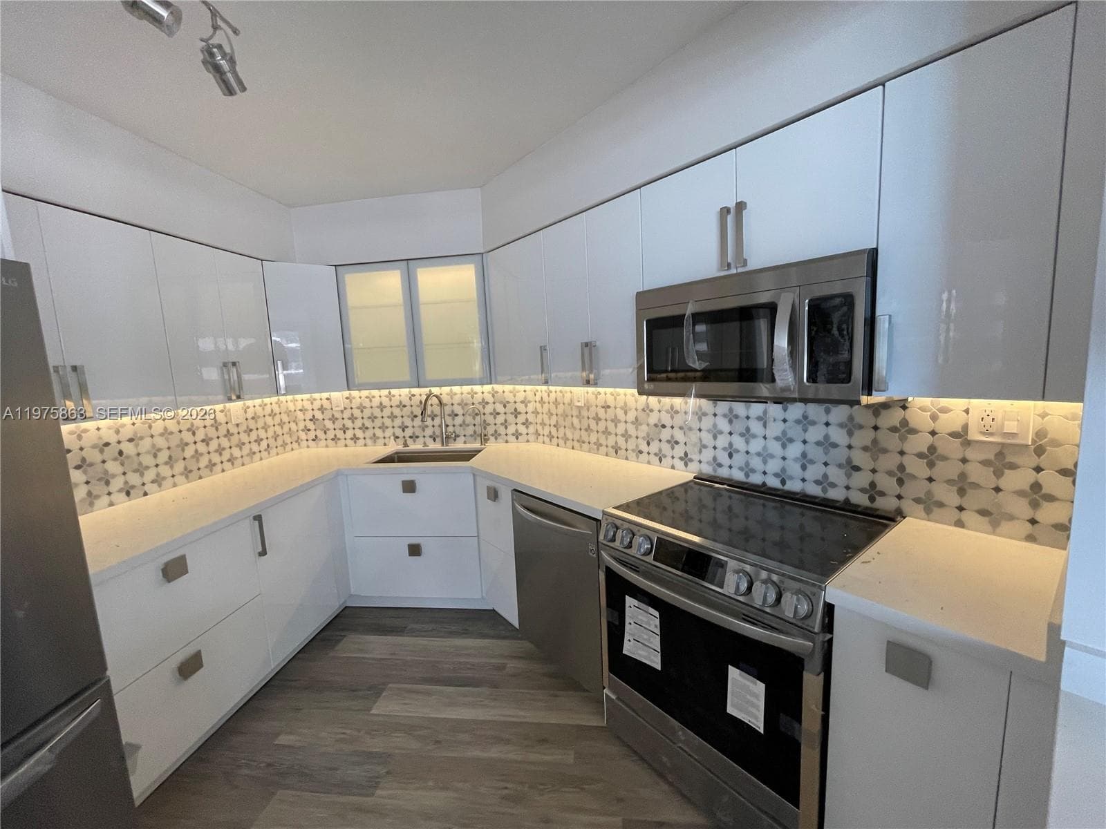 5161 Collins Ave # 1012, Miami Beach FL 33140 — 5