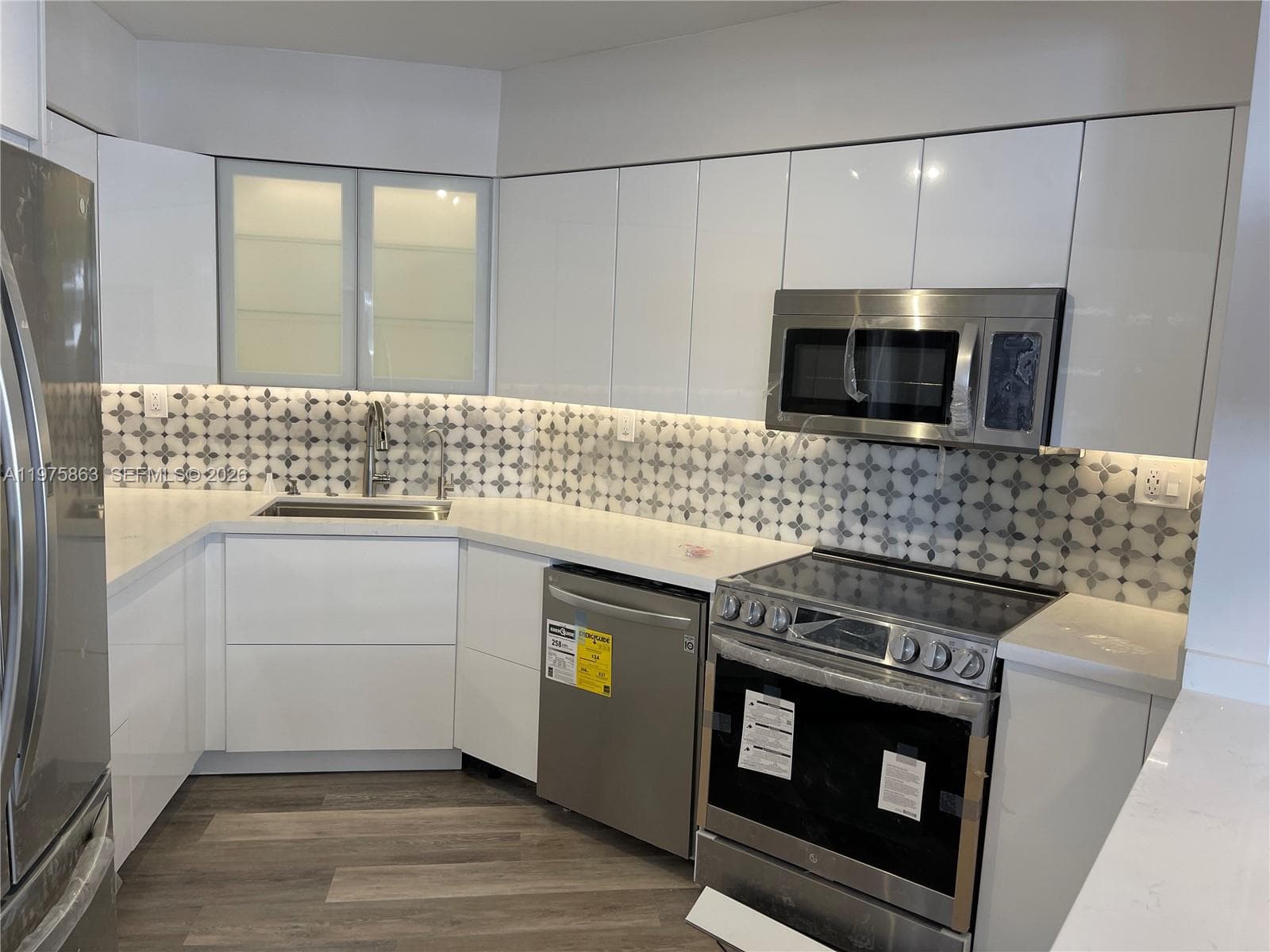 5161 Collins Ave # 1012, Miami Beach FL 33140 — 9