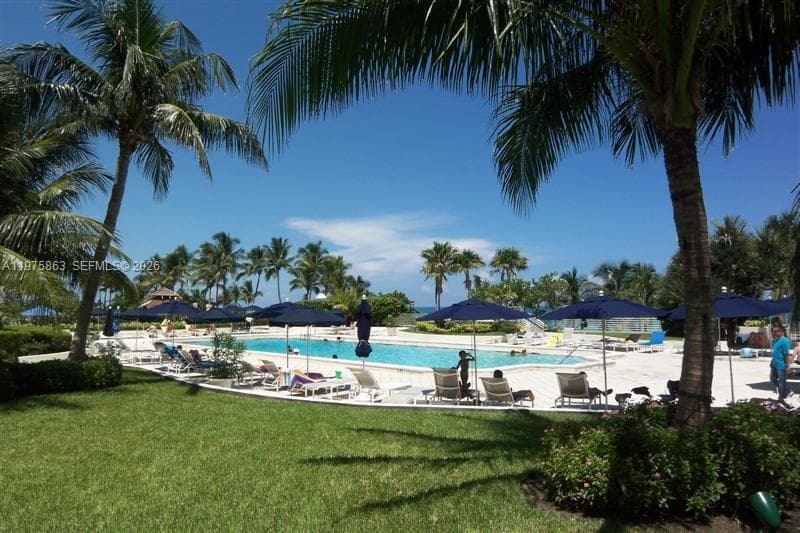 5161 Collins Ave # 1012, Miami Beach FL 33140 — 25