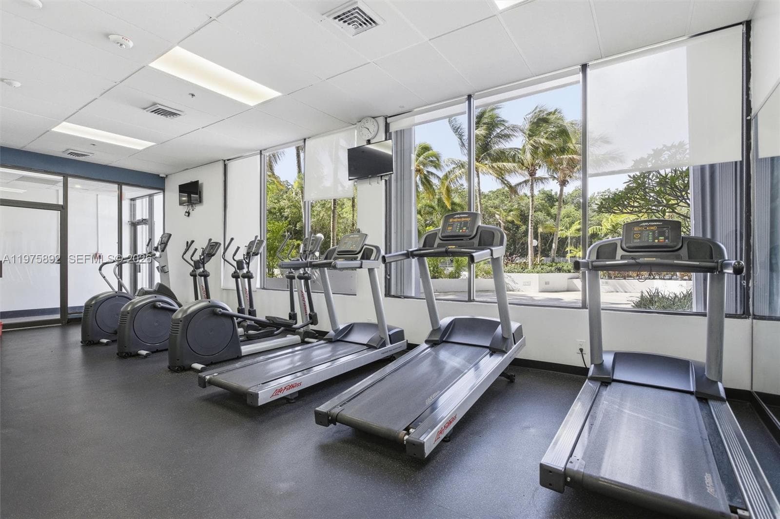 100 Bayview Dr # 1106, Sunny Isles Beach FL 33160 — 24