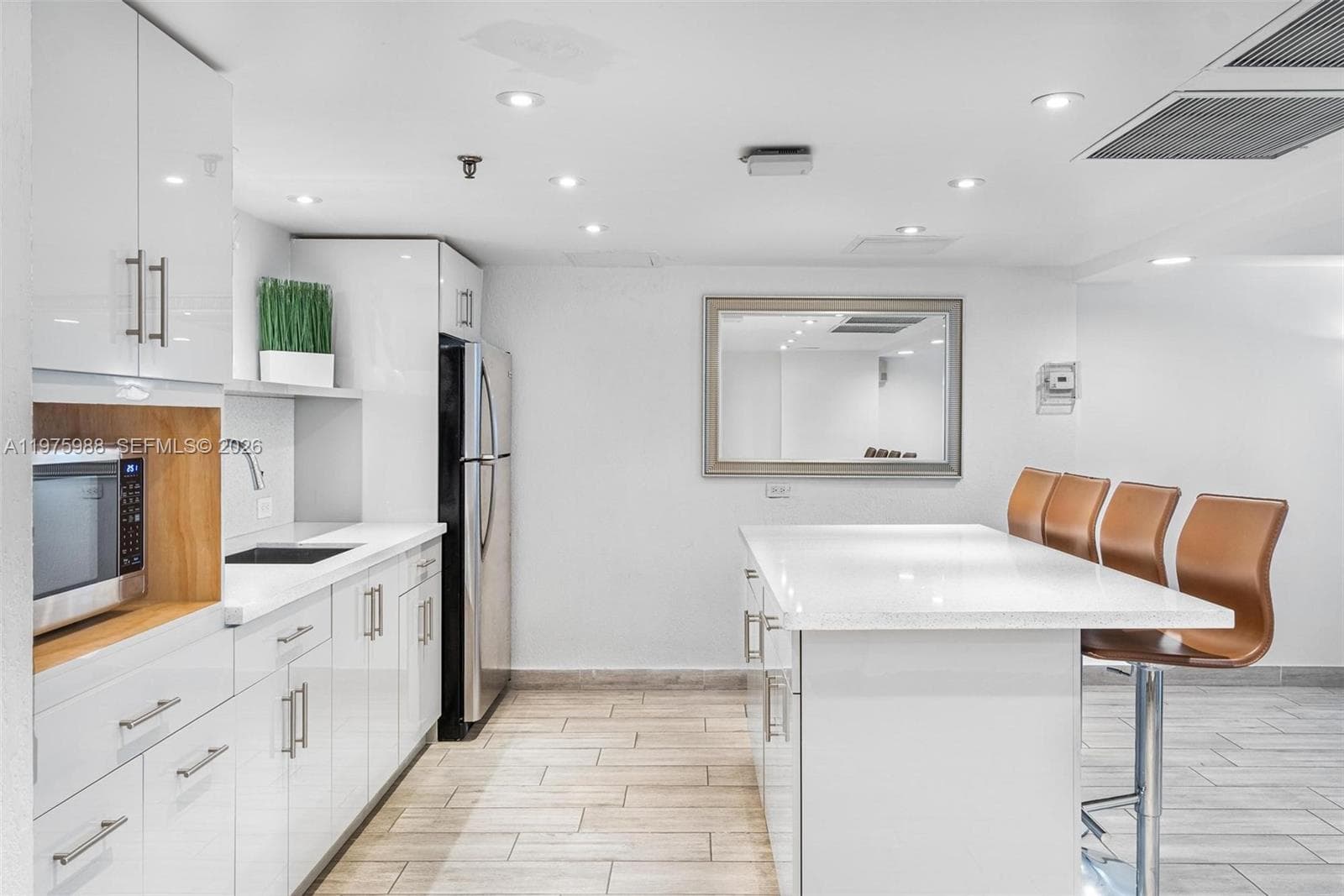 170 Ocean Lane Dr # 310, Key Biscayne FL 33149 — 33